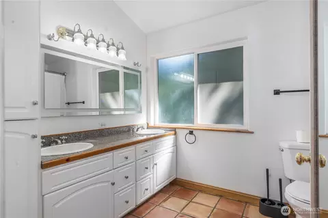 Bath - 110 E Glacier Crest Rd, Grapeview, WA 98546 photo 2 of 3