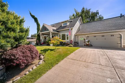 1106 N 8th St, Mount Vernon, WA 98273