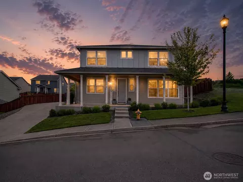 2307 E 6th St, La Center, WA 98629