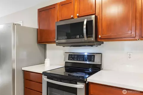 Kitchen - 3919 154th Pl SE, Bothell, WA 98012 photo 3 of 4