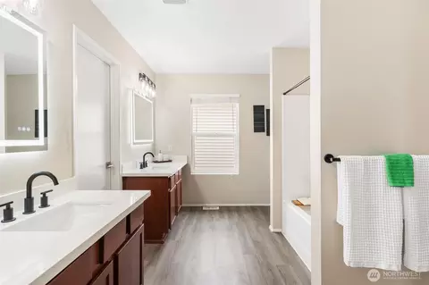 Bath - 3919 154th Pl SE, Bothell, WA 98012 photo 5 of 5