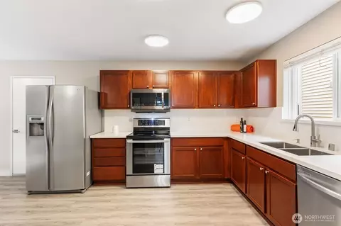 Kitchen - 3919 154th Pl SE, Bothell, WA 98012 photo 2 of 4