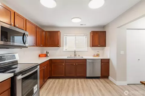 Kitchen - 3919 154th Pl SE, Bothell, WA 98012 photo 1 of 4