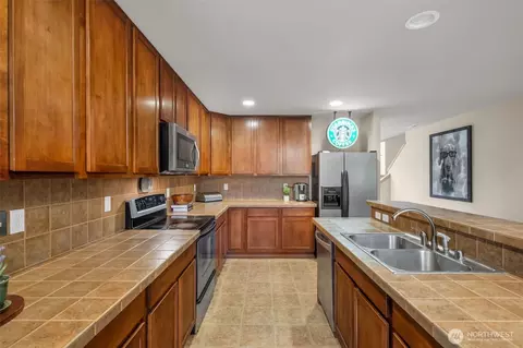 Kitchen - 20489 Rustic View Rd SE, Monroe, WA 98272 photo 2 of 2