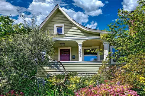 1002 NW 70th St, Seattle, WA 98117