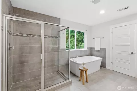 Bath - 4106 230th Pl SE, Bothell, WA 98021 photo 3 of 4
