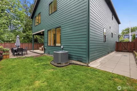Exterior - 4106 230th Pl SE, Bothell, WA 98021 photo 6 of 8