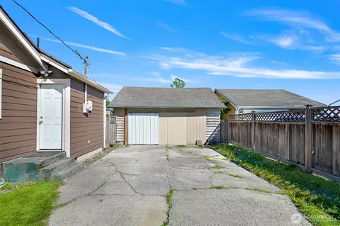 Exterior - 406 W Main St, Everson, WA 98247 photo 4 of 8