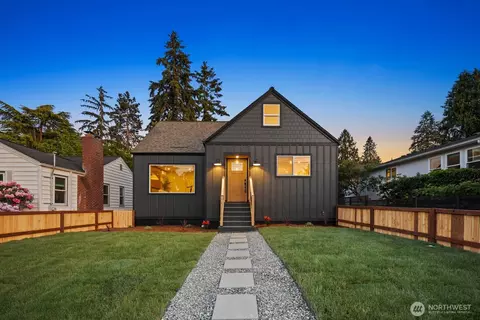 3209 NE 98th St, Seattle, WA 98115