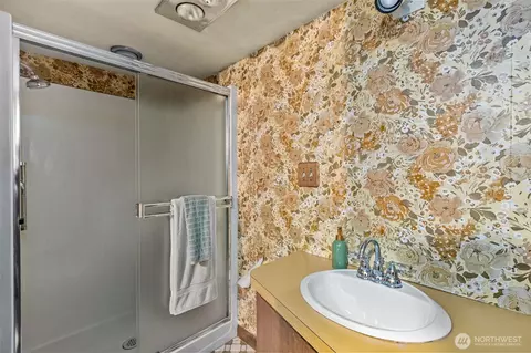 Bath - 1875 E Hamlin St, Seattle, WA 98112 photo 3 of 3