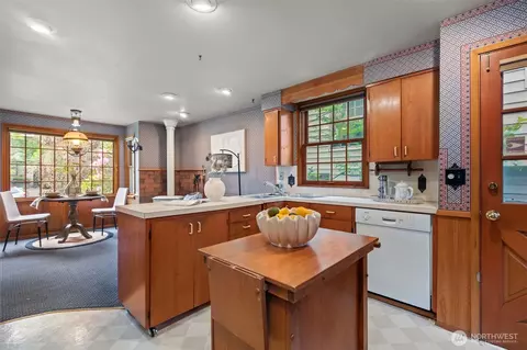 Kitchen - 1875 E Hamlin St, Seattle, WA 98112 photo 4 of 4
