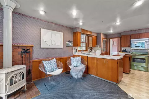Kitchen - 1875 E Hamlin St, Seattle, WA 98112 photo 1 of 4