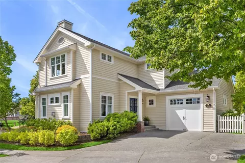 1803 Parade Grounds Ave NE, Bainbridge Island, WA 98110