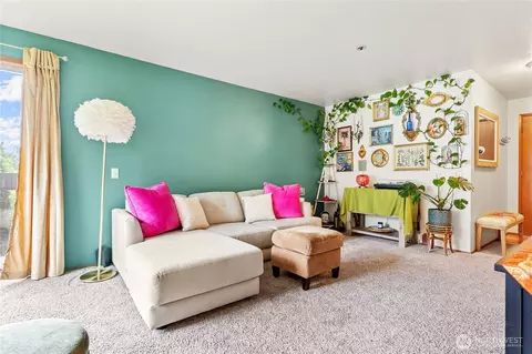 Living - 2619 Rucker Ave #2, Everett, WA 98201 photo 2 of 4