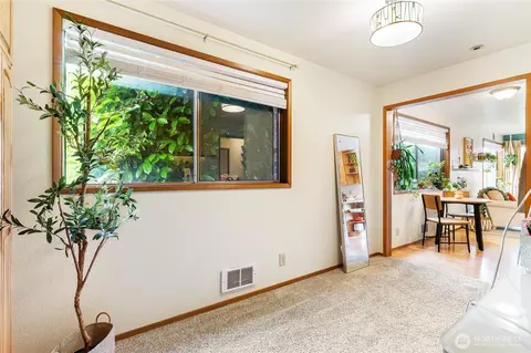Entry Way - 2619 Rucker Ave #2, Everett, WA 98201 photo 2 of 5