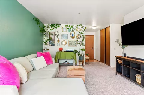Living - 2619 Rucker Ave #2, Everett, WA 98201 photo 3 of 4