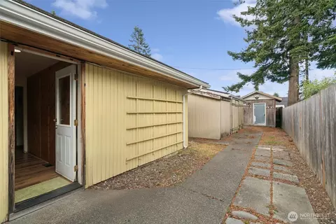 Exterior - 1940 Wilson Ave, Enumclaw, WA 98022 photo 3 of 7