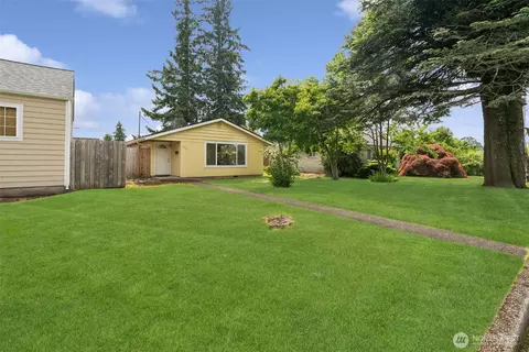 Exterior - 1940 Wilson Ave, Enumclaw, WA 98022 photo 2 of 7