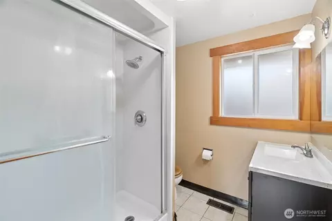Bath - 1940 Wilson Ave, Enumclaw, WA 98022 photo 1 of 1