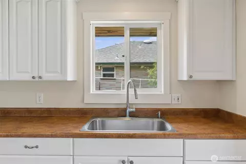 Kitchen - 1940 Wilson Ave, Enumclaw, WA 98022 photo 3 of 5