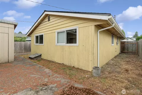 Exterior - 1940 Wilson Ave, Enumclaw, WA 98022 photo 4 of 7