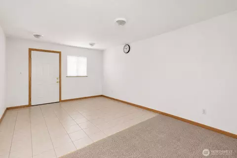 Living - 1940 Wilson Ave, Enumclaw, WA 98022 photo 4 of 4