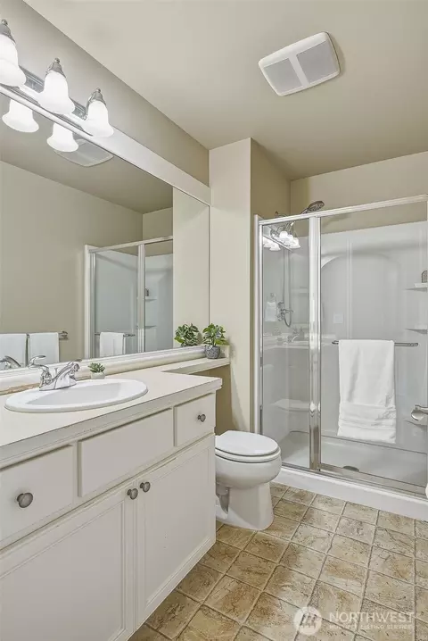 Bath - 3932 221st Pl SE, Bothell, WA 98021 photo 4 of 5