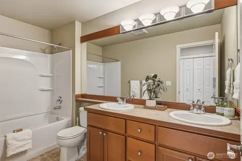 Bath - 3932 221st Pl SE, Bothell, WA 98021 photo 5 of 5
