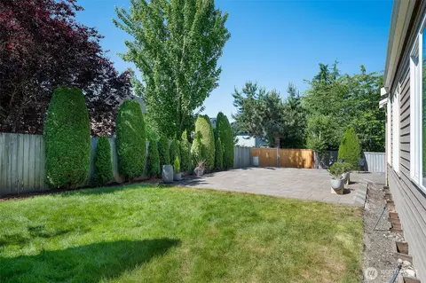 Exterior - 3932 221st Pl SE, Bothell, WA 98021 photo 4 of 4