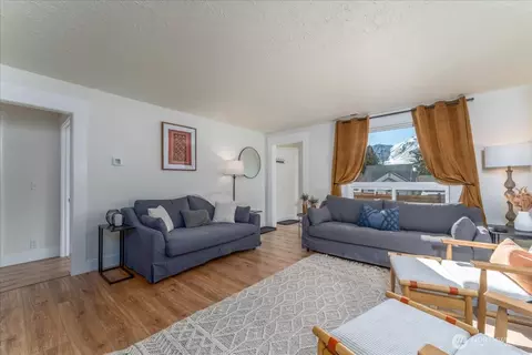Living - 507 E Wapato Ave, Chelan, WA 98816 photo 2 of 3