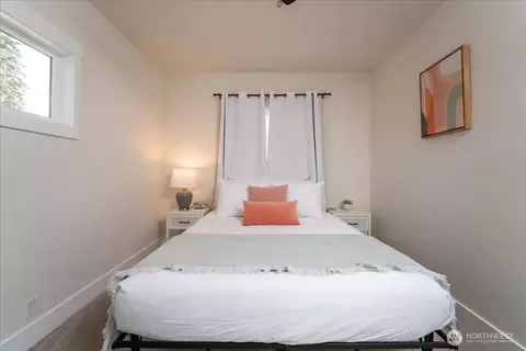 Bedroom - 507 E Wapato Ave, Chelan, WA 98816 photo 6 of 11