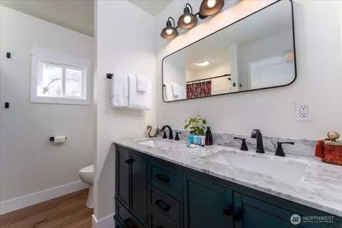 Bath - 507 E Wapato Ave, Chelan, WA 98816 photo 2 of 6