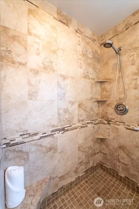 Bath - 507 E Wapato Ave, Chelan, WA 98816 photo 4 of 6