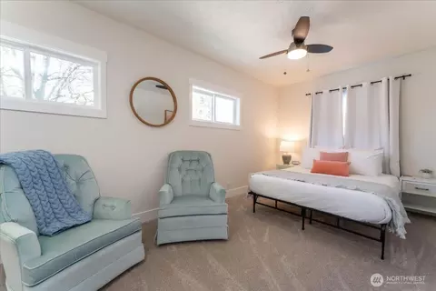 Bedroom - 507 E Wapato Ave, Chelan, WA 98816 photo 5 of 11