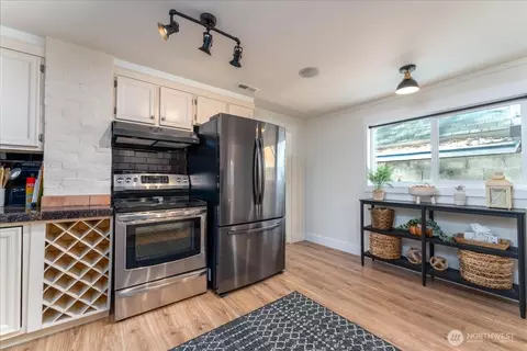 Kitchen - 507 E Wapato Ave, Chelan, WA 98816 photo 3 of 4