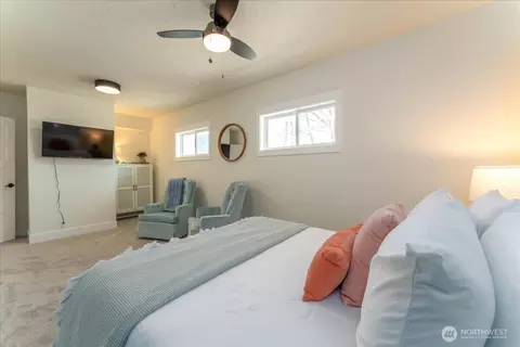 Bedroom - 507 E Wapato Ave, Chelan, WA 98816 photo 7 of 11