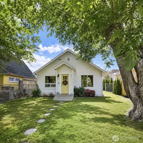 507 E Wapato Ave, Chelan, WA 98816