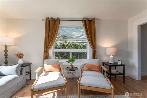Living - 507 E Wapato Ave, Chelan, WA 98816 photo 3 of 3
