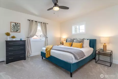 Bedroom - 507 E Wapato Ave, Chelan, WA 98816 photo 8 of 11