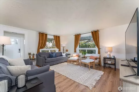 Living - 507 E Wapato Ave, Chelan, WA 98816 photo 1 of 3
