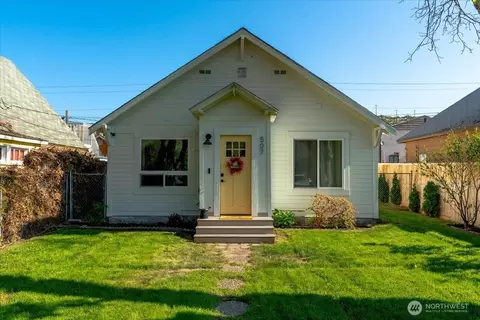 507 E Wapato Ave, Chelan, WA 98816