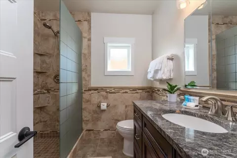 Bath - 507 E Wapato Ave, Chelan, WA 98816 photo 1 of 6