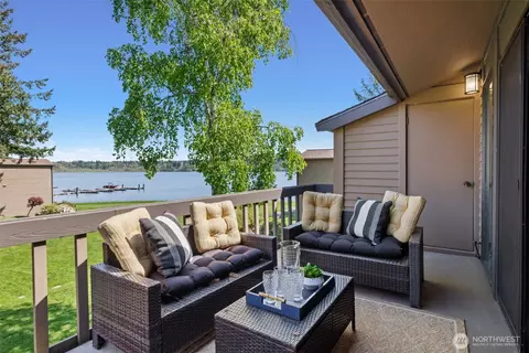 17434 NE 40th Pl #C5, Redmond, WA 98052
