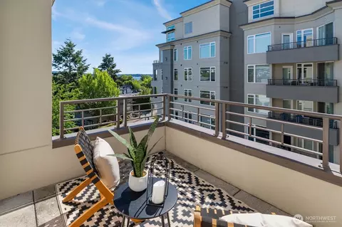 225 4th Ave #B401, Kirkland, WA 98033