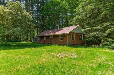 3511 Quade Rd, Clinton, WA 98236