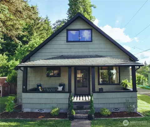 512 E Pear St, Centralia, WA 98531