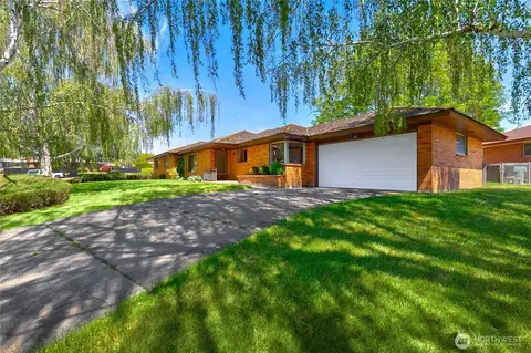 4809 Douglas Dr, Yakima, WA 98902