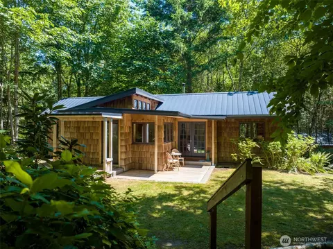 22002 Dewberry Rd NE, Indianola, WA 98342