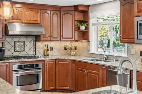 Kitchen - 46216 287th Ave SE, Enumclaw, WA 98022 photo 4 of 5
