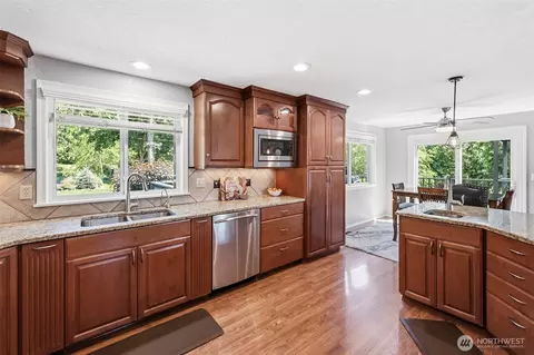Kitchen - 46216 287th Ave SE, Enumclaw, WA 98022 photo 3 of 5